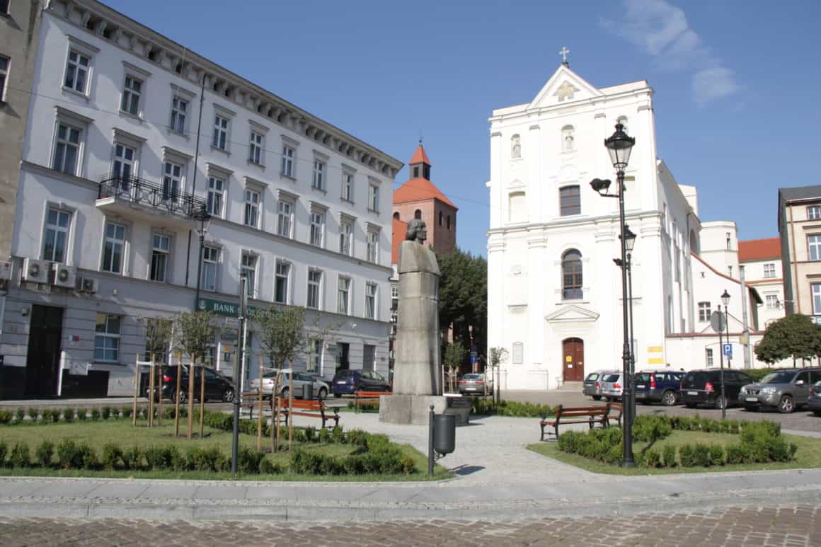 ASTRONOMY ENTHUSIASTS’ SQUARE