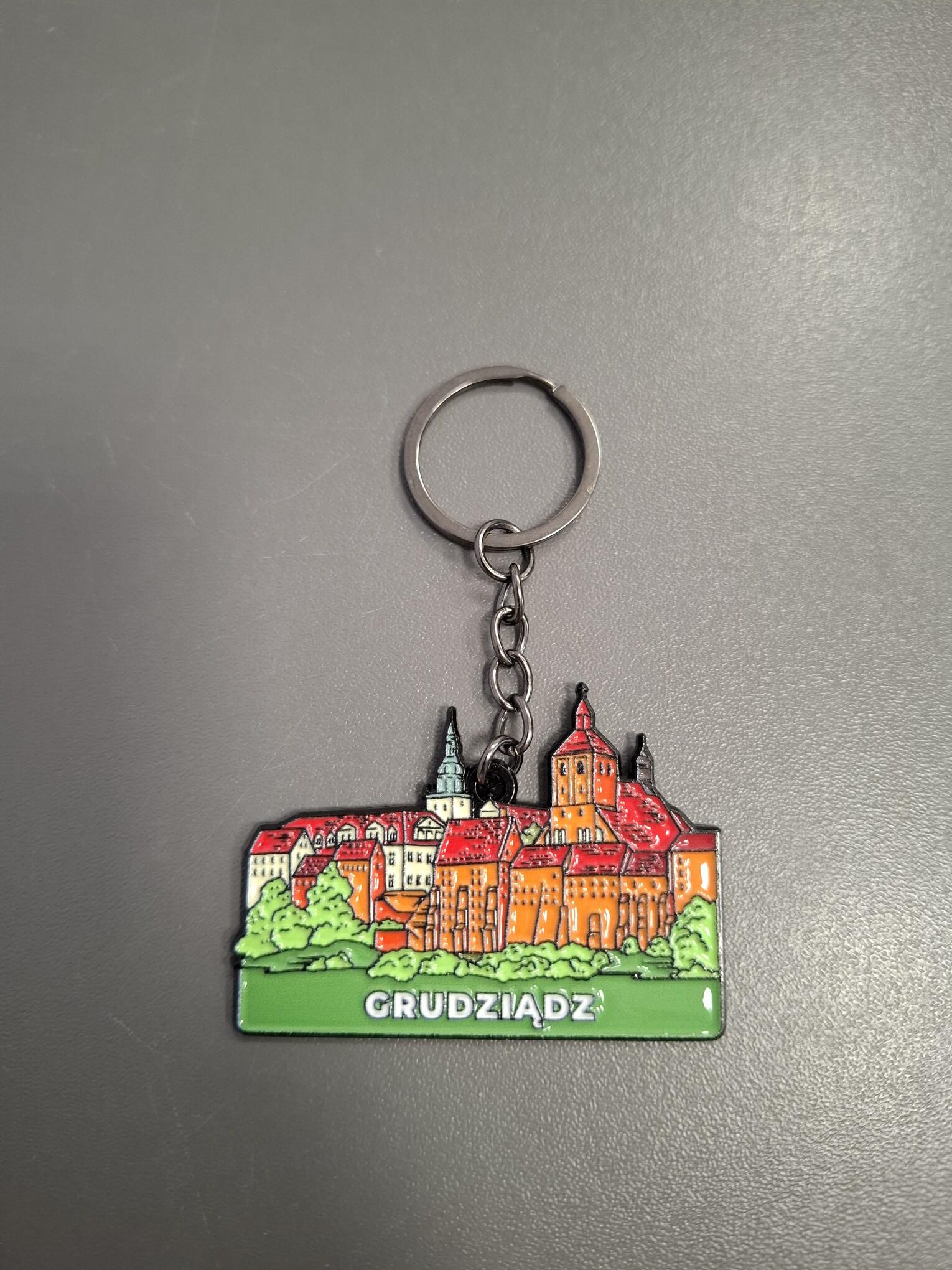 Brelok metalowy z grudziądzkimi spichlerzami